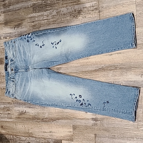 Lucky Brand Denim - Lucky Brand "Sweet Crop" Floral Embroidery Jeans | Size 10/30